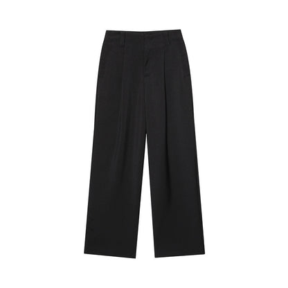 Lässige Weste, legere Faltenhose